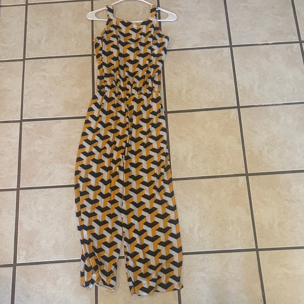 Stylish Geometric Jumpsuit in Black and Yellow